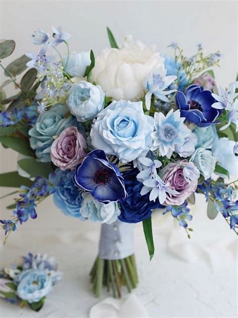 blue flowers with wedding inga.